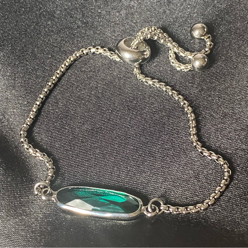 EMERALD BIRTHSTONE ADJUSTABLE BRACELET